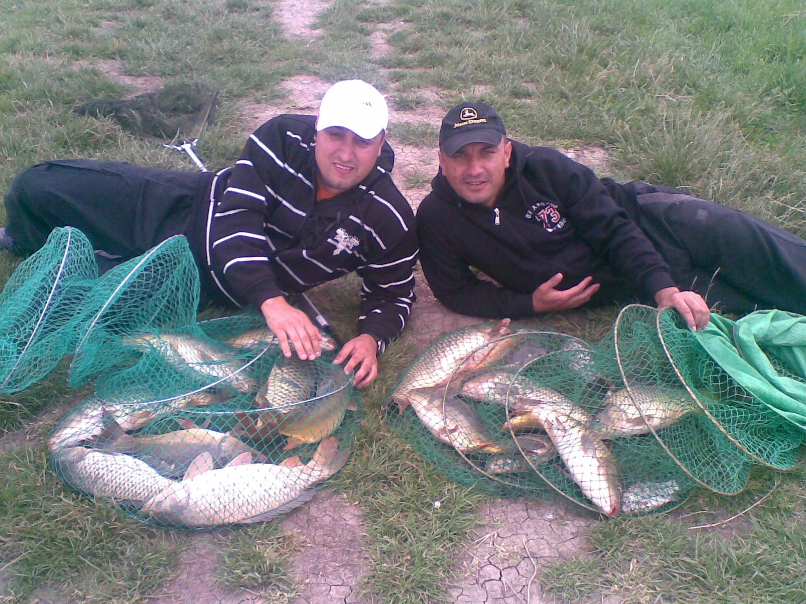 pescuit la sanpaul harghita cu colegii - 30052013006.jpg